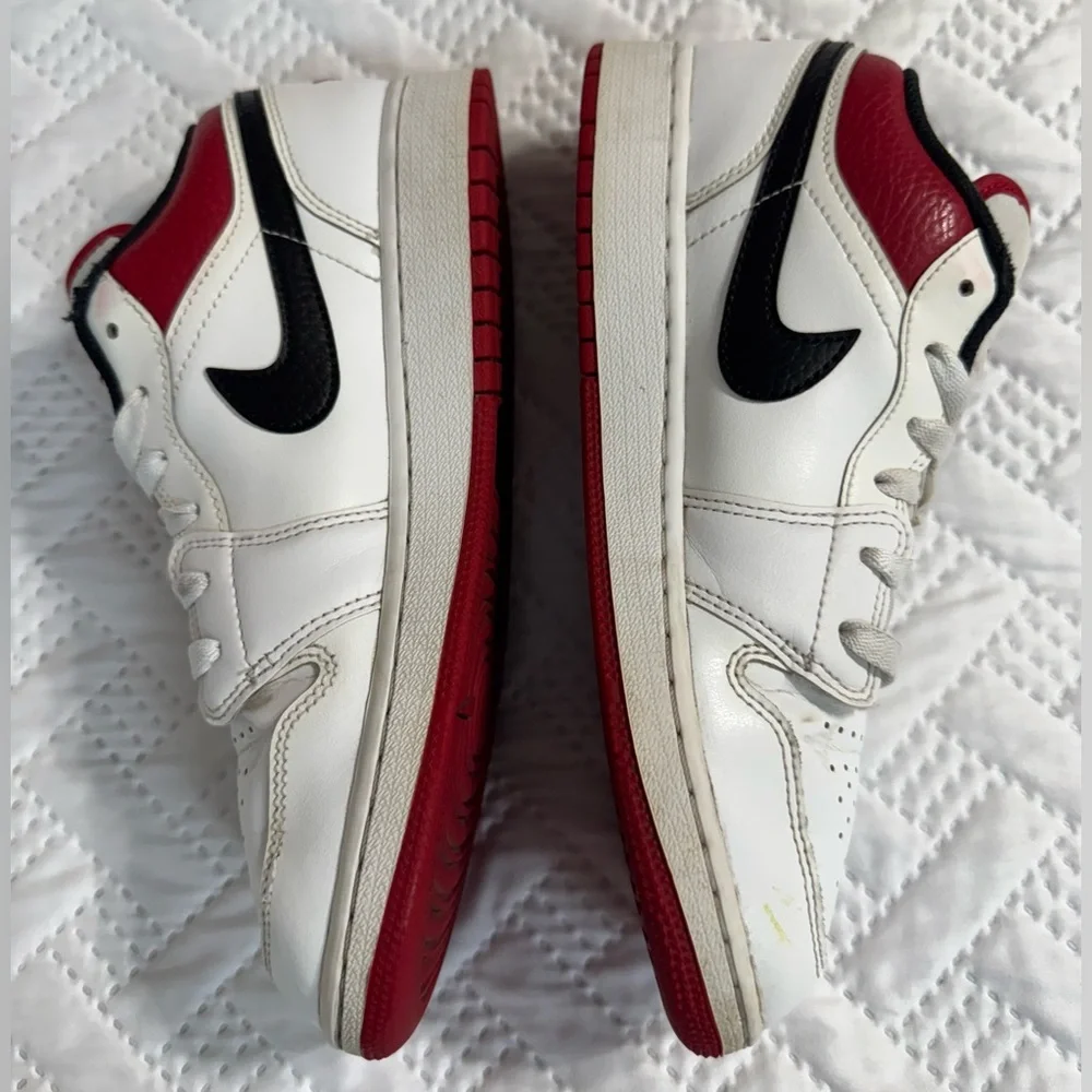 Nike Air Jordan 1 Low GS White Red Black Sneakers Big Boy Youth 7Y Woman 8.5 - Picture 11 of 15